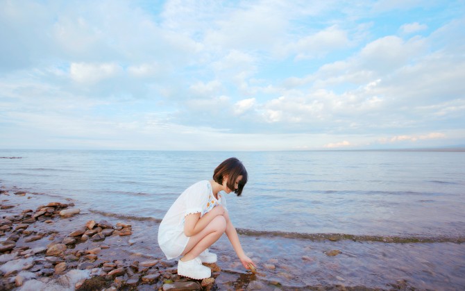 海边短发青春女孩电脑壁纸下载